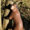 3D-Ziel Kleiner Braunbär an einem Baumstamm kletternd