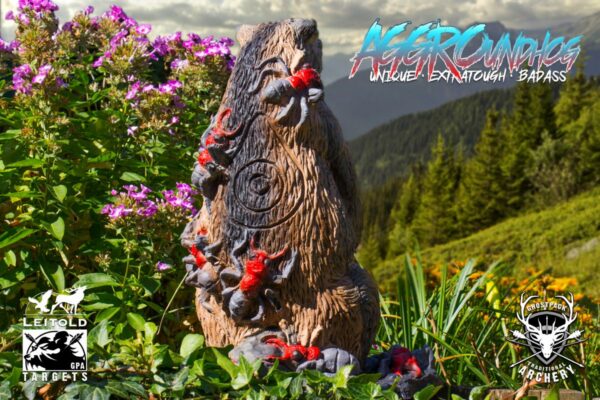 3D-Ziel AGGRoundhog im Gebirge mit mehreren Pfeilen im Ziel